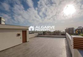 Elegant 2-Bedroom Apartment with Pool near Forte Novo Beach