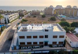 Elegant 2-Bedroom Apartment with Pool near Forte Novo Beach