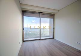 Modern 3-Bedroom Apartment with Sea View in Estreito de Câmara de Lobos