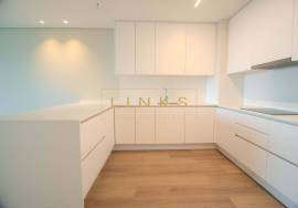 Modern 3-Bedroom Apartment with Sea View in Estreito de Câmara de Lobos