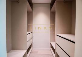 Modern 3-Bedroom Apartment with Sea View in Estreito de Câmara de Lobos