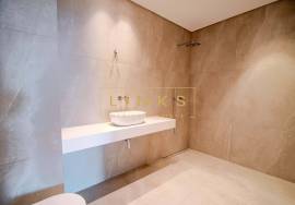 Modern 3-Bedroom Apartment with Sea View in Estreito de Câmara de Lobos