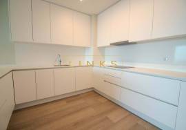 Modern 3-Bedroom Apartment with Sea View in Estreito de Câmara de Lobos