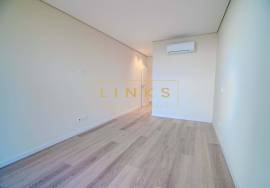 Modern 3-Bedroom Apartment with Sea View in Estreito de Câmara de Lobos