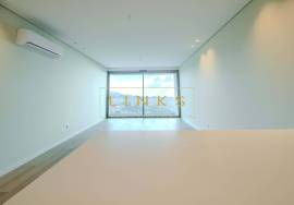 Modern 3-Bedroom Apartment with Sea View in Estreito de Câmara de Lobos