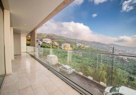 Modern 3-Bedroom Apartment with Sea View in Estreito de Câmara de Lobos