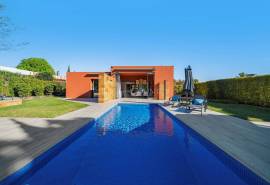Vilamoura - Modern 3+1 villa with heated pool and golf views for sale