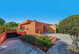 Vilamoura - Modern 3+1 villa with heated pool and golf views for sale