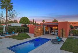 Vilamoura - Modern 3+1 villa with heated pool and golf views for sale