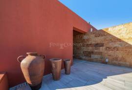 Vilamoura - Modern 3+1 villa with heated pool and golf views for sale