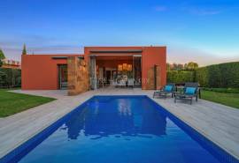 Vilamoura - Modern 3+1 villa with heated pool and golf views for sale