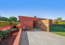 Vilamoura - Modern 3+1 villa with heated pool and golf views for sale