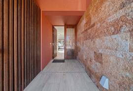Vilamoura - Modern 3+1 villa with heated pool and golf views for sale