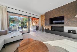 Vilamoura - Modern 3+1 villa with heated pool and golf views for sale