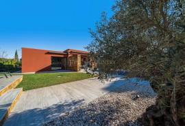 Vilamoura - Modern 3+1 villa with heated pool and golf views for sale