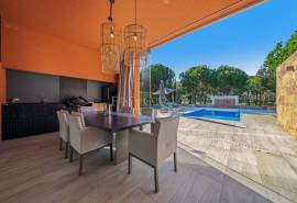 Vilamoura - Modern 3+1 villa with heated pool and golf views for sale