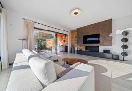 Vilamoura - Modern 3+1 villa with heated pool and golf views for sale