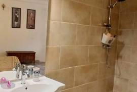 Elegant 18th-Century Bourgeoise House, Fully Renovated, Offering 190 M2 Of Living Space With 4 Bedrooms, Large Garage And Stone Outbuilding.