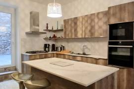 Elegant 18th-Century Bourgeoise House, Fully Renovated, Offering 190 M2 Of Living Space With 4 Bedrooms, Large Garage And Stone Outbuilding.