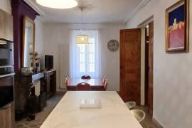 Elegant 18th-Century Bourgeoise House, Fully Renovated, Offering 190 M2 Of Living Space With 4 Bedrooms, Large Garage And Stone Outbuilding.