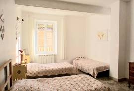 Elegant 18th-Century Bourgeoise House, Fully Renovated, Offering 190 M2 Of Living Space With 4 Bedrooms, Large Garage And Stone Outbuilding.