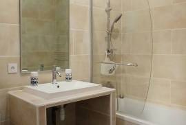 Elegant 18th-Century Bourgeoise House, Fully Renovated, Offering 190 M2 Of Living Space With 4 Bedrooms, Large Garage And Stone Outbuilding.