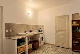 Elegant 18th-Century Bourgeoise House, Fully Renovated, Offering 190 M2 Of Living Space With 4 Bedrooms, Large Garage And Stone Outbuilding.