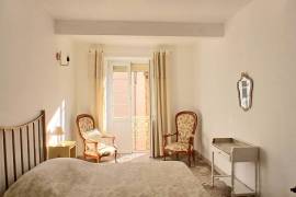 Elegant 18th-Century Bourgeoise House, Fully Renovated, Offering 190 M2 Of Living Space With 4 Bedrooms, Large Garage And Stone Outbuilding.