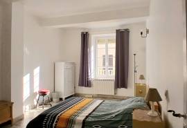 Elegant 18th-Century Bourgeoise House, Fully Renovated, Offering 190 M2 Of Living Space With 4 Bedrooms, Large Garage And Stone Outbuilding.