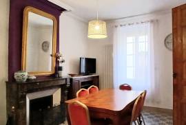 Elegant 18th-Century Bourgeoise House, Fully Renovated, Offering 190 M2 Of Living Space With 4 Bedrooms, Large Garage And Stone Outbuilding.