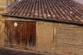 Elegant 18th-Century Bourgeoise House, Fully Renovated, Offering 190 M2 Of Living Space With 4 Bedrooms, Large Garage And Stone Outbuilding.