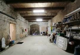 Elegant 18th-Century Bourgeoise House, Fully Renovated, Offering 190 M2 Of Living Space With 4 Bedrooms, Large Garage And Stone Outbuilding.