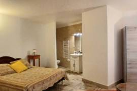 Elegant 18th-Century Bourgeoise House, Fully Renovated, Offering 190 M2 Of Living Space With 4 Bedrooms, Large Garage And Stone Outbuilding.