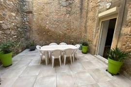 Elegant 18th-Century Bourgeoise House, Fully Renovated, Offering 190 M2 Of Living Space With 4 Bedrooms, Large Garage And Stone Outbuilding.