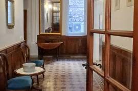 Elegant 18th-Century Bourgeoise House, Fully Renovated, Offering 190 M2 Of Living Space With 4 Bedrooms, Large Garage And Stone Outbuilding.