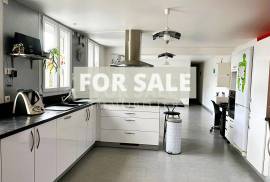 Town House with Neat Garden