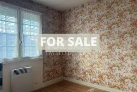 Town House with Neat Garden