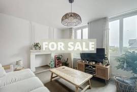 Town House with Lovely Garden by the Coast