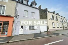Town House with Lovely Garden by the Coast