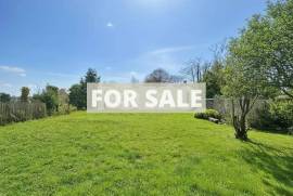 Town House with Lovely Garden by the Coast