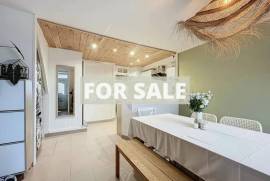 Town House with Lovely Garden by the Coast