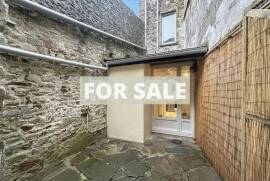 Town House with Lovely Garden by the Coast