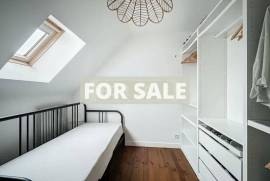 Town House with Lovely Garden by the Coast