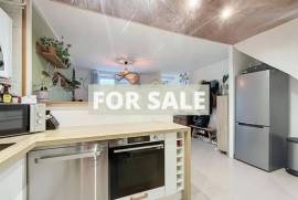 Town House with Lovely Garden by the Coast