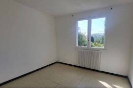 Villa with Garden in Nice Part of Town