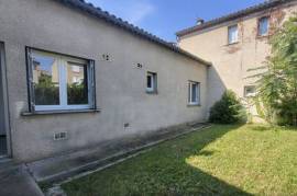 Villa with Garden in Nice Part of Town