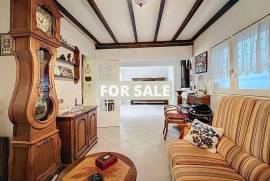 Town House in Coastal Resort Location