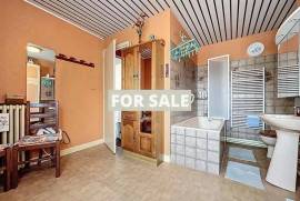 Town House in Coastal Resort Location