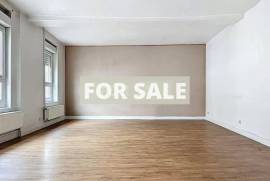 Property with Business Space and Apartment