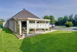 Detached House with Garden by the Coast